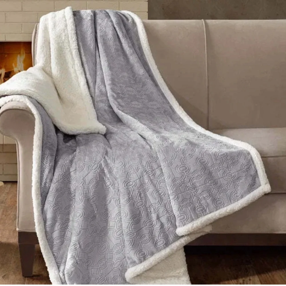 🆕 ✨ Madison Park Oversized Plush Throw Blanket – Grey 60” X 70” 🩶🤍🩶 NWT - Picture 2 of 16